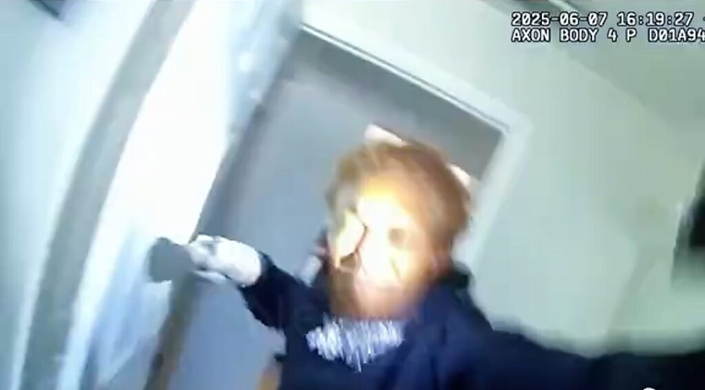 snaptik_7557940949637139742_v2.00_00_01_11.Still002